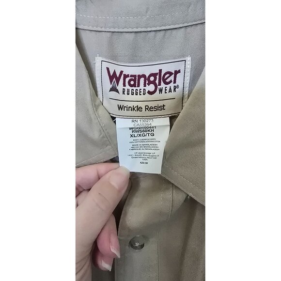 Wrangler Rugged Wear Mens Beige Wrinkle Resist Short Sleeve Button-Up Shirt XL - Picture 2 of 3